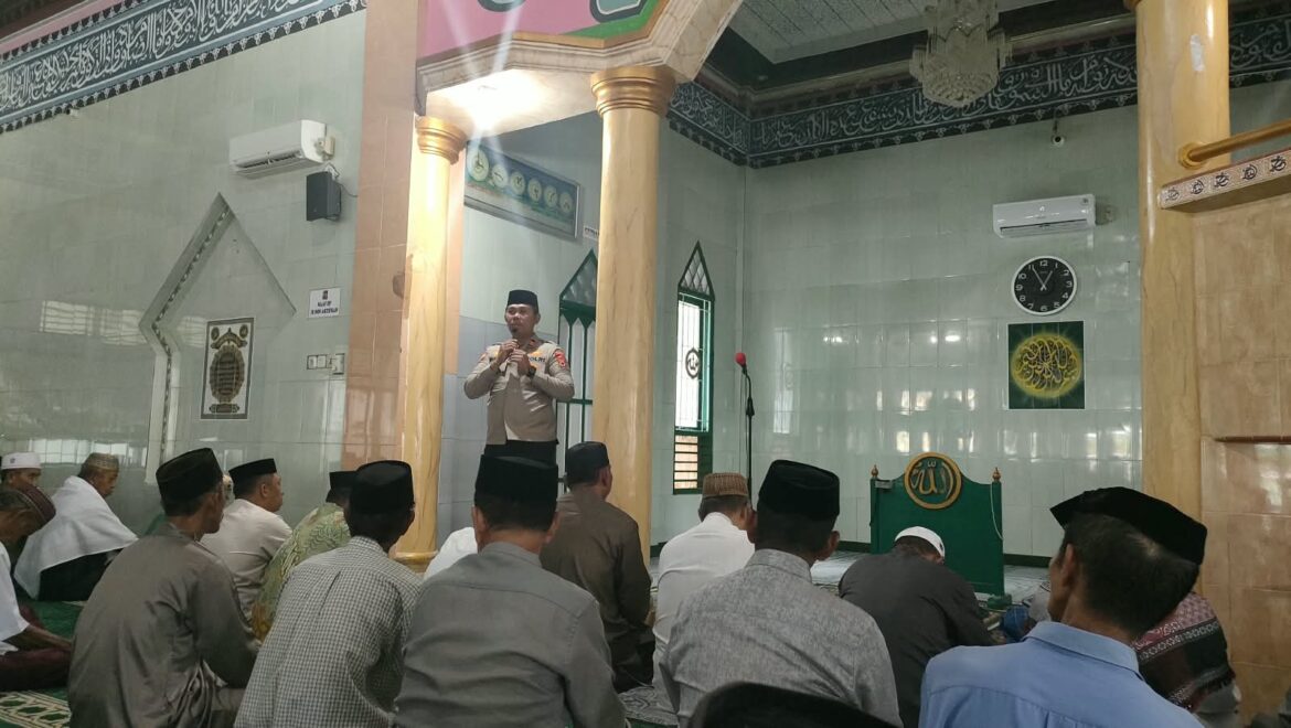 ​Dekatkan Diri dengan Masyarakat, Kapolsek Tanete Riaja yang Baru Sampaikan Pesan Kamtibmas di Masjid Nurul Huda Ralla