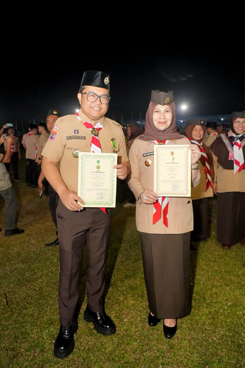Harumkan Nama Daerah, Wabup Gowa dan Istri Terima Lencana Pramuka di Jambore Nasional di Cibubur