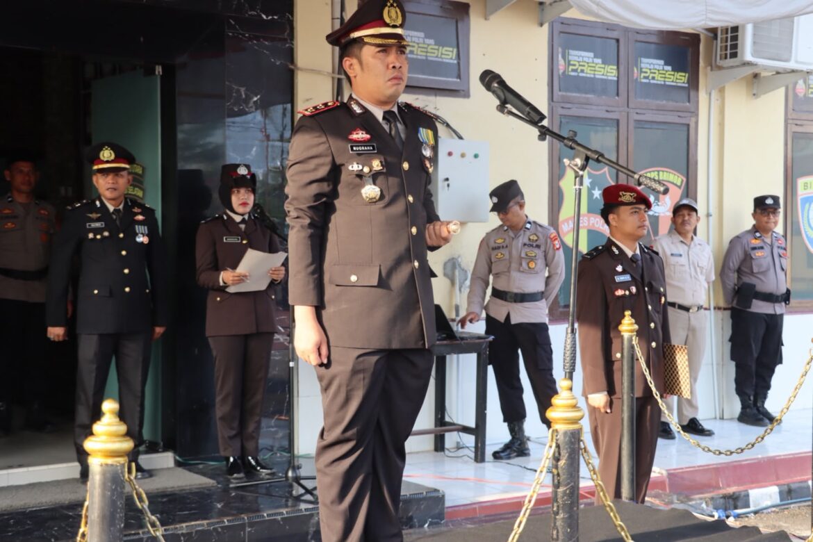 Inspektur Upacara HUT ke-81 RI, Kapokres Lutra Tekankan Pentingnya Pengabdian Dan Profesionalisme