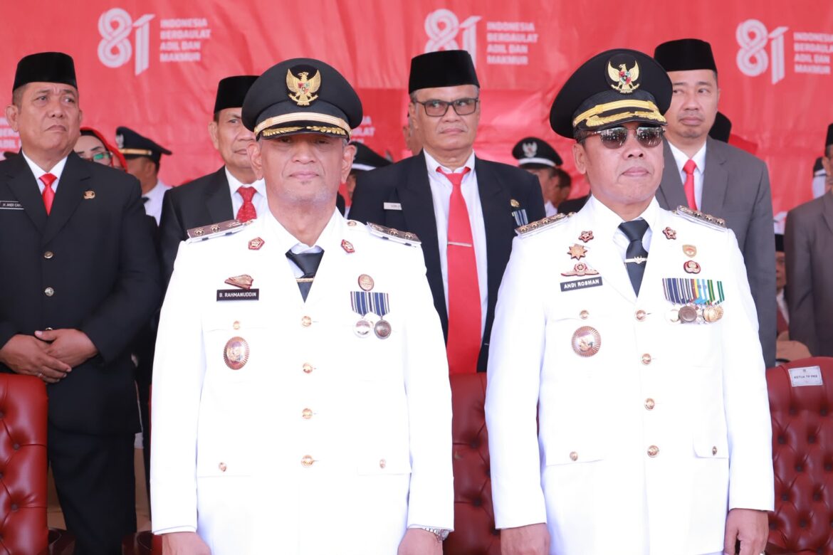 Peringatan HUT RI ke – 81 di Wajo, Bupati Wajo, Andi Rosman bertindak sebagai Inspektur Upacara