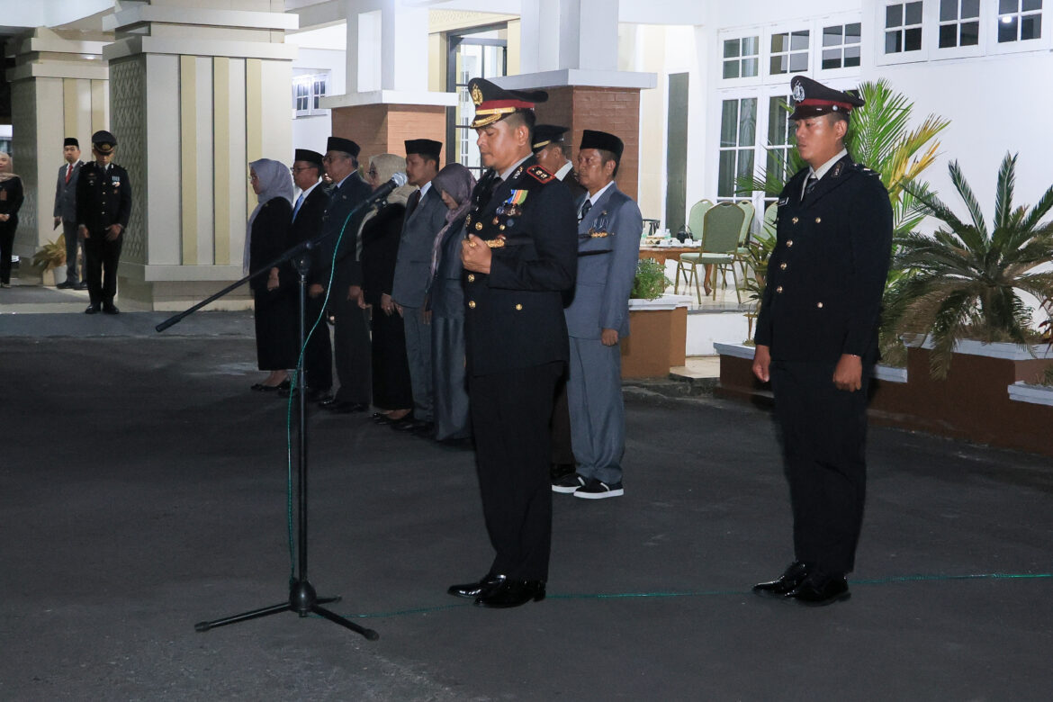 Kapolres Barru Pimpin Upacara Taptu HUT ke-81 RI, Pawai Obor Berlangsung Khidmat dan Lancar