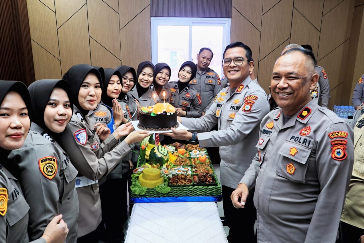 ​HUT ke-78 Polwan, Kapolres Barru Minta Personel Wujudkan Kinerja Ekstraordinari dan Humanis