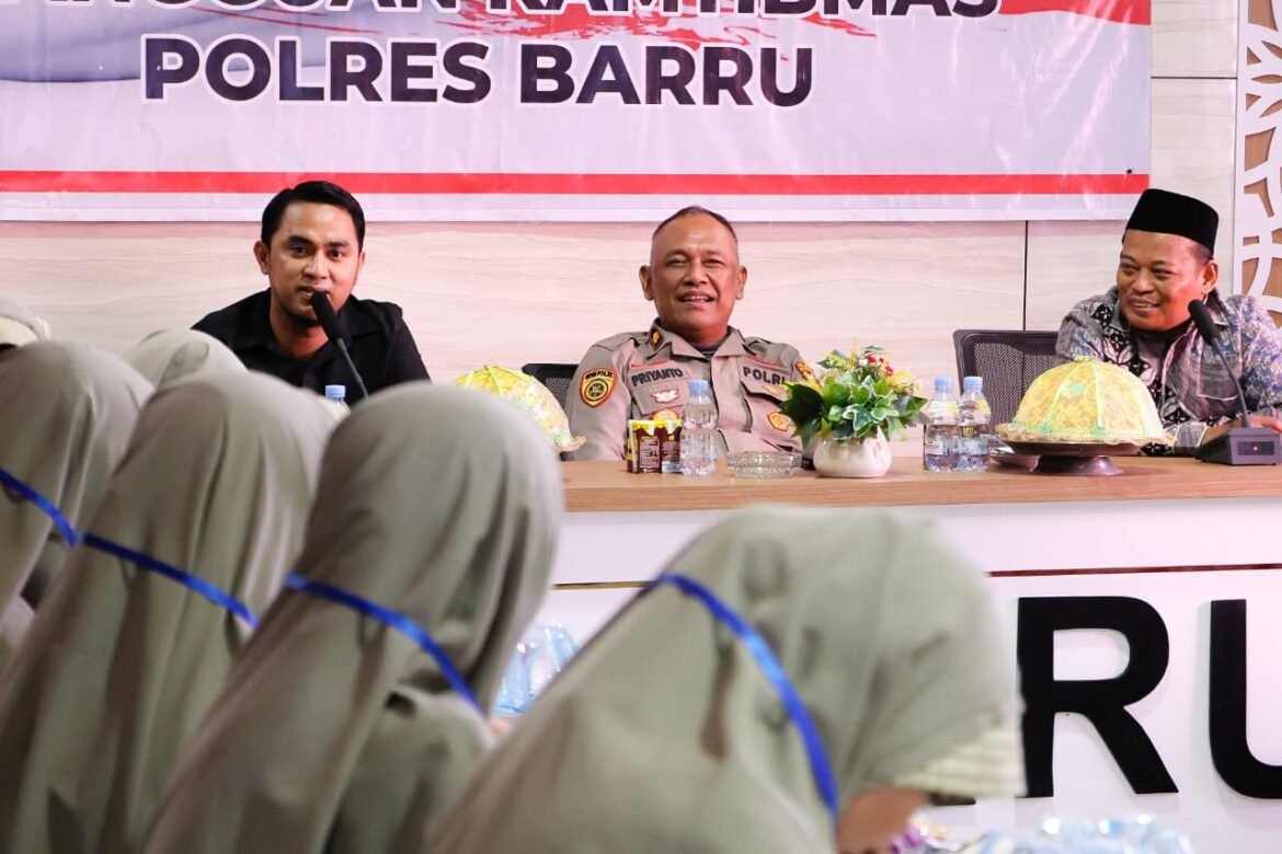 Siswa SMP IT Wahdah Islamiyah Barru Pelajari Bahaya NAPZA Lewat Outing Class di Polres Barru