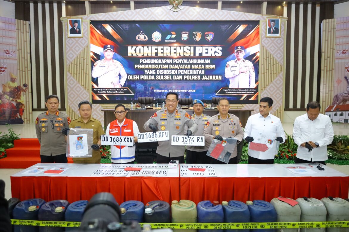 *Polda Sulsel Gelar Konferensi Pers Penegakan Hukum Penyalahgunaan BBM Bersubsidi*