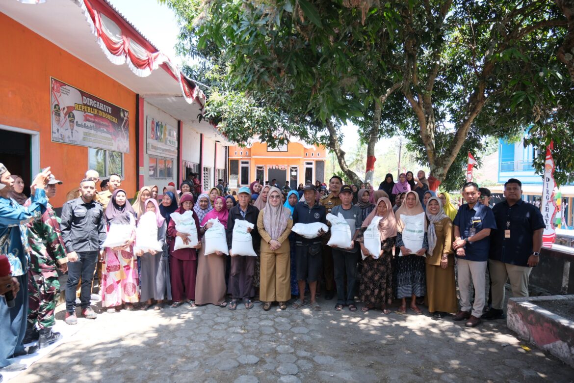 Kunker di Parigi, Bupati Gowa Salurkan Bantuan Pangan dan Sertifikat PTSL