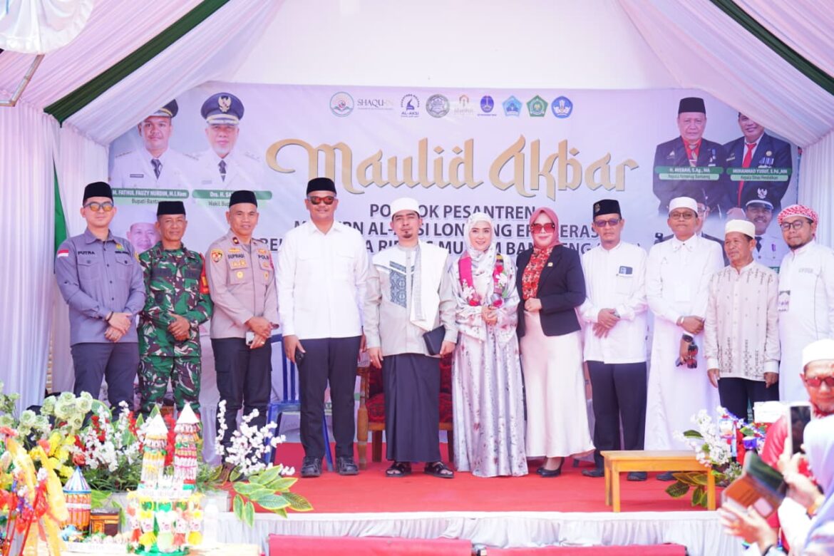 Hadiri Maulid Akbar di Ponpes Modern Al-Aksi, Bupati Bantaeng Wakafkan 50 Al-Qur’an
